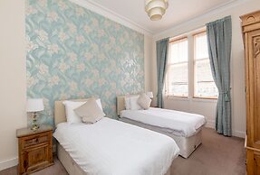 Silver Lining Lochrin Terrace Apartment