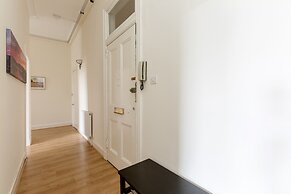 Silver Lining Lochrin Terrace Apartment