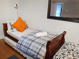The Cumberland Townhouse Apartment