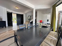Villa Amelia by Amy Villas