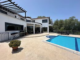 Villa Amelia by Amy Villas
