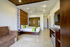 Treebo Prince Palace With Swimming Pool