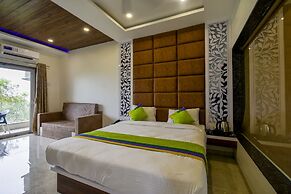 Treebo Prince Palace With Swimming Pool