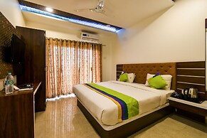 Treebo Prince Palace With Swimming Pool