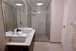 Blou Inn - Century City