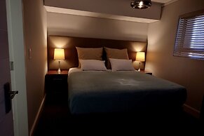 Blou Inn - Century City