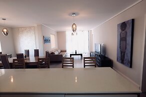 Blou Inn - Century City