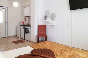 Lilly Apartments