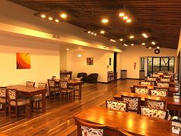 Burbi Lake Lodge Monteverde