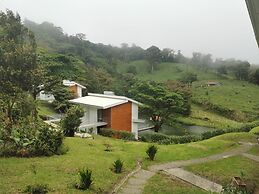 Burbi Lake Lodge Monteverde