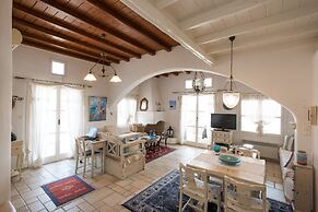 Anemoessa House
