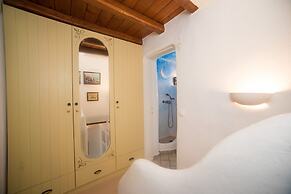 Anemoessa House