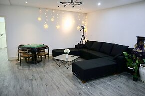 Qing Apartment Family Theatre
