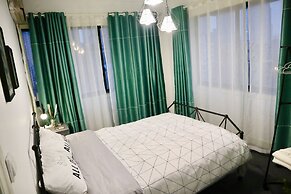 Qing Apartment Family Theatre