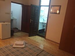 Neni Apartments