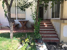 Neni Apartments
