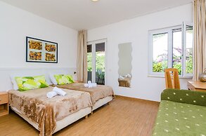 Villa Leona V1