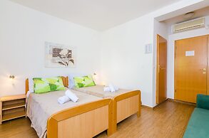 Villa Leona V1
