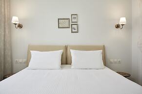 Luxury n Chic Athens Museum Apt