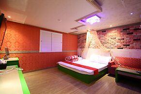 Hera Hotel