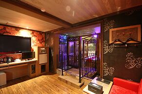 Hera Hotel