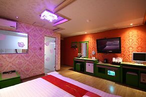 Hera Hotel