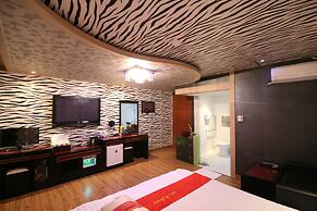 Hera Hotel