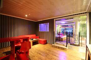 Hera Hotel