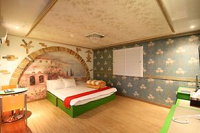 Hera Hotel