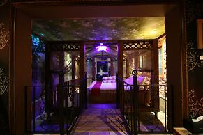 Hera Hotel