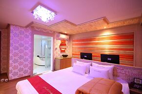 Hera Hotel