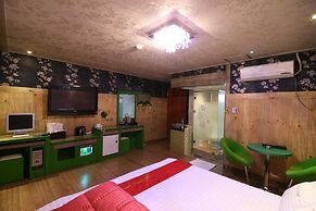 Hera Hotel
