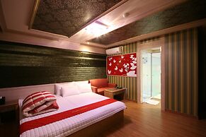 Hera Hotel
