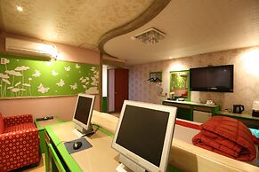 Hera Hotel