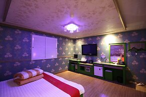 Hera Hotel