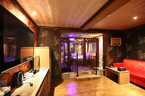 Hera Hotel