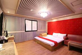 Hera Hotel