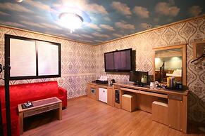 Hera Hotel