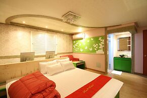 Hera Hotel