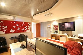 Hera Hotel