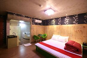 Hera Hotel