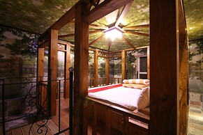 Hera Hotel