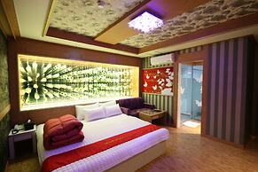 Hera Hotel