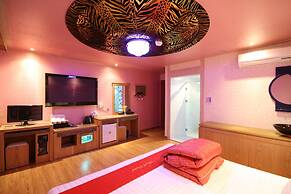 Hera Hotel
