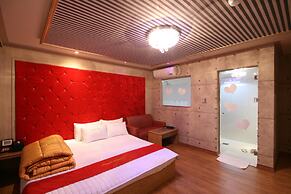 Hera Hotel