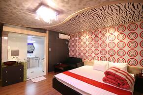 Hera Hotel