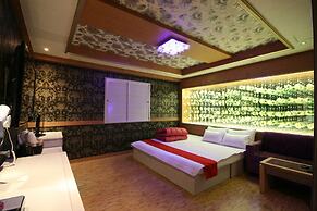 Hera Hotel