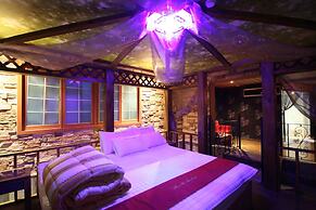 Hera Hotel