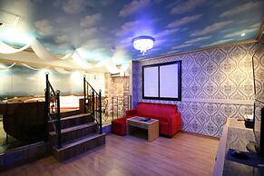 Hera Hotel