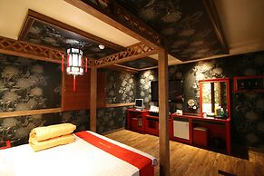 Hera Hotel